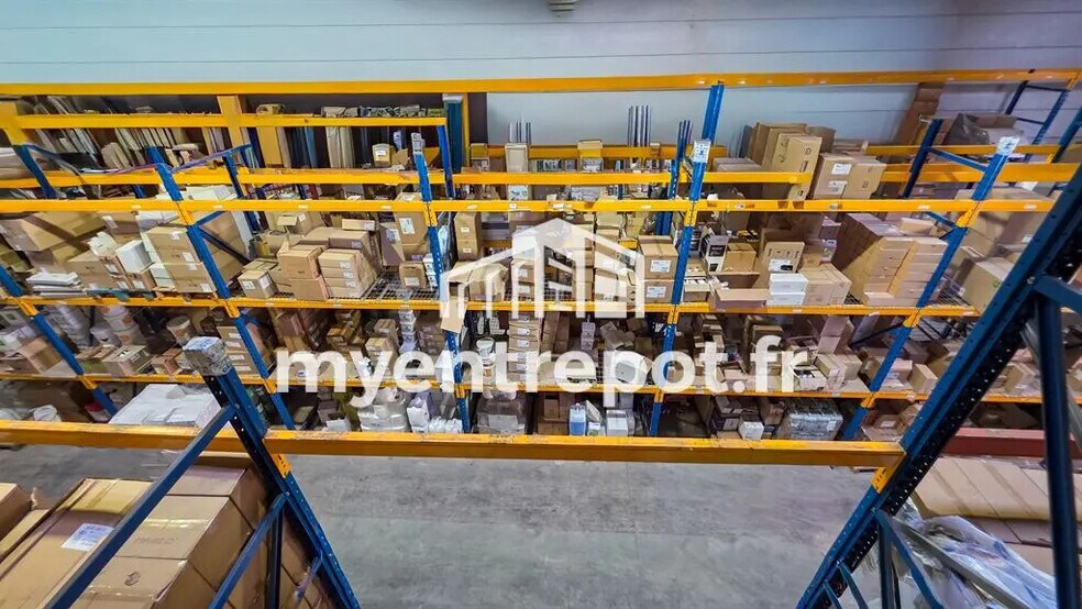 Flex in Marseille for lease - Building Photo - Image 3 of 7