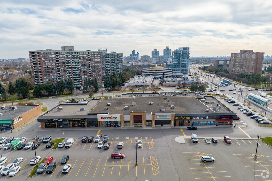 9625 Yonge St, Richmond Hill, ON for sale - Building Photo - Image 2 of 6