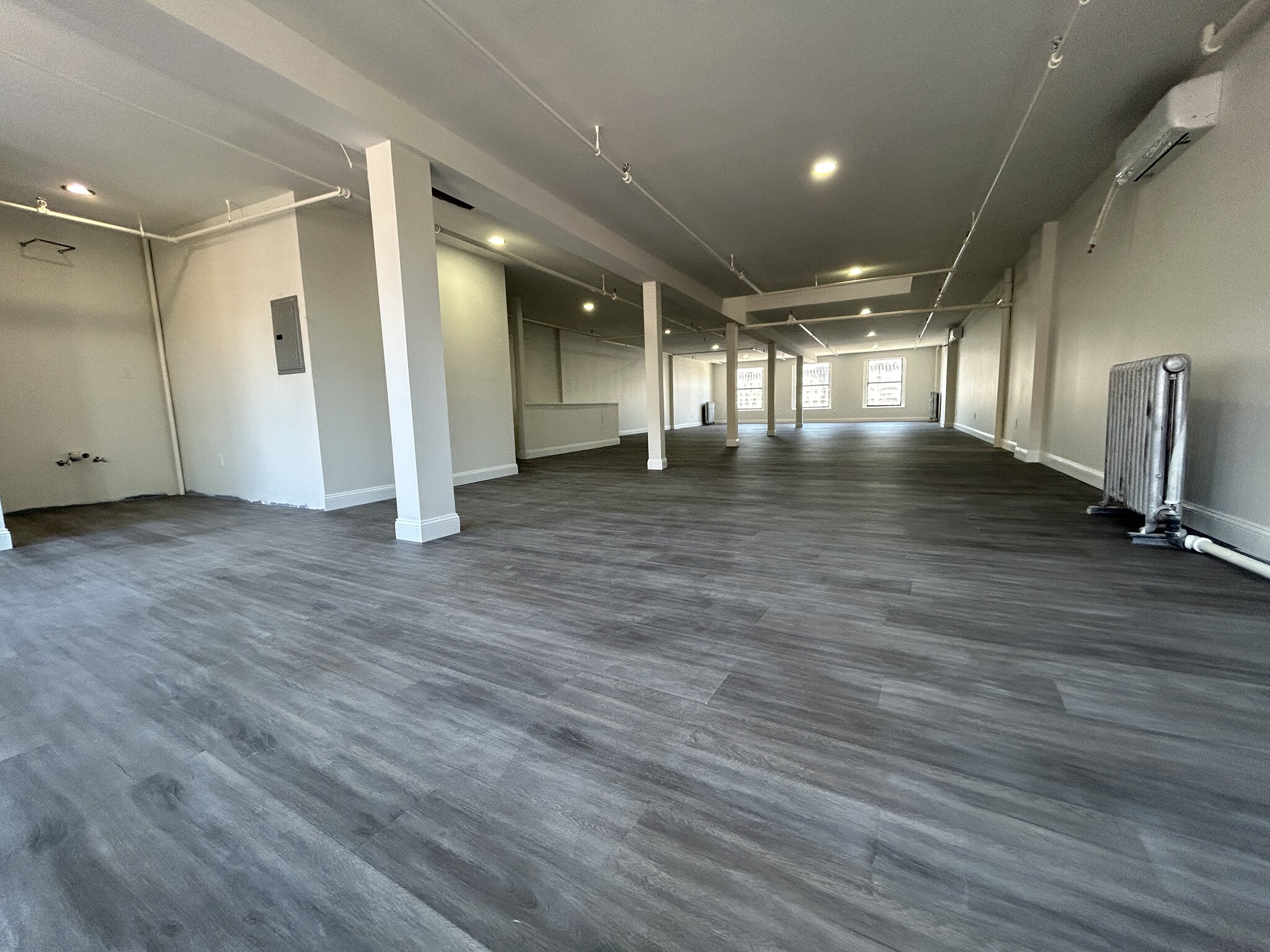 158 Grand St, Waterbury, CT for lease Interior Photo- Image 1 of 8