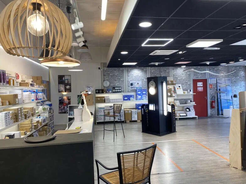 Office in Marcq-en-Baroeul for lease - Interior Photo - Image 2 of 13