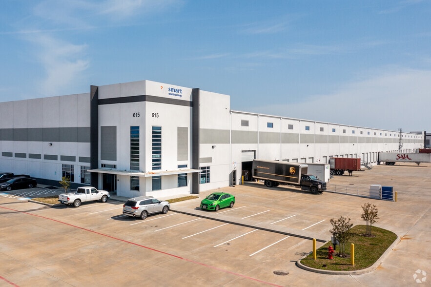 611 E Sam Houston Pky S, Pasadena, TX for lease - Building Photo - Image 1 of 4