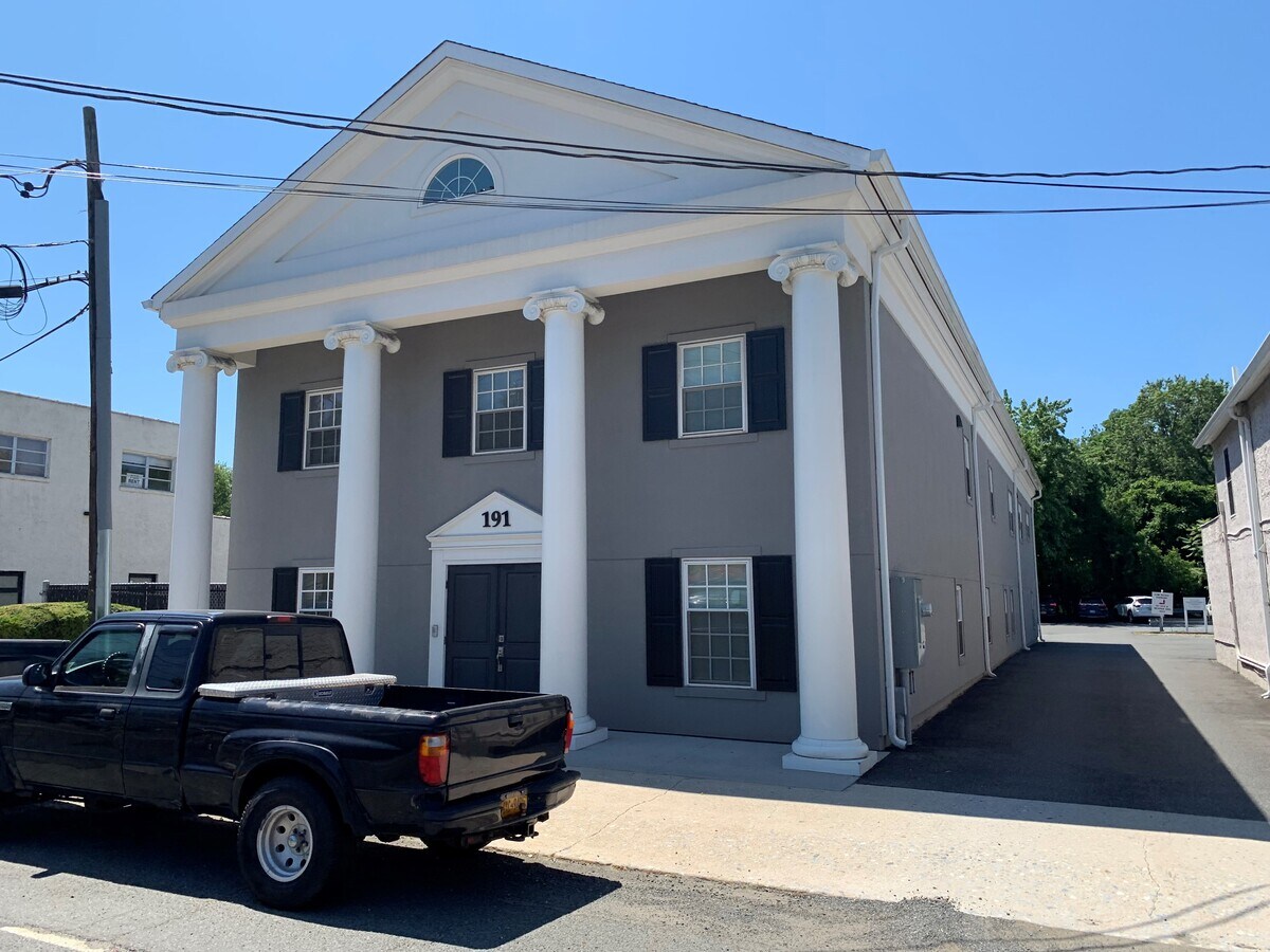 191 New York Ave, Huntington, NY 11743