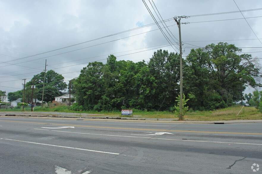 201 N Hoskins Rd, Charlotte, NC for lease - Image 1 of 2