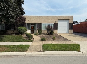 990 Criss Cir, Elk Grove Village, IL for lease Interior Photo- Image 1 of 12