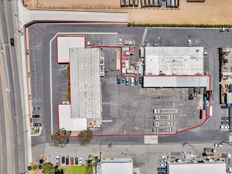 575-585 Iowa Ave, Riverside, CA for lease - Building Photo - Image 2 of 9