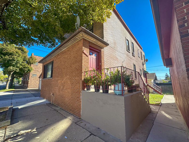 10401 S Ewing Ave, Chicago, IL for sale - Building Photo - Image 3 of 13