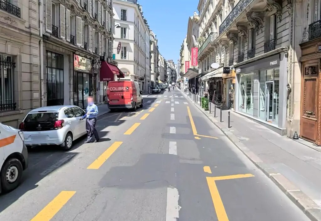 Retail in Paris for lease Building Photo- Image 1 of 3