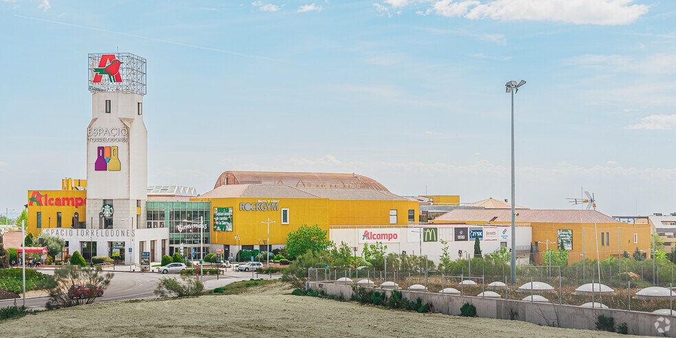 Avenida Fontanilla, 1, Torrelodones, Madrid for sale - Building Photo - Image 1 of 1