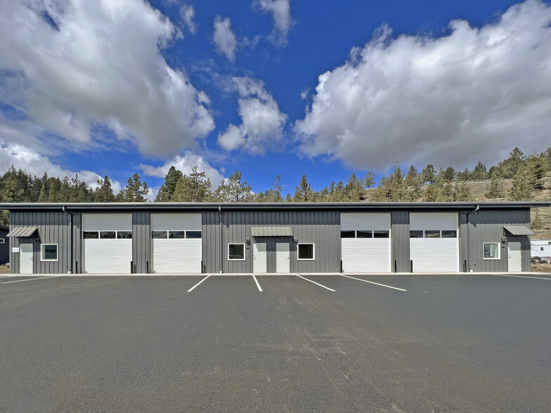 64415 Strickler Ave, Bend, OR for lease - Building Photo - Image 3 of 7