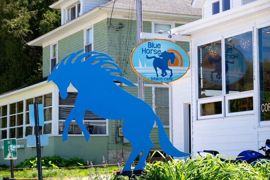 4113 Main St, Fish Creek, WI for sale - Primary Photo - Image 1 of 128