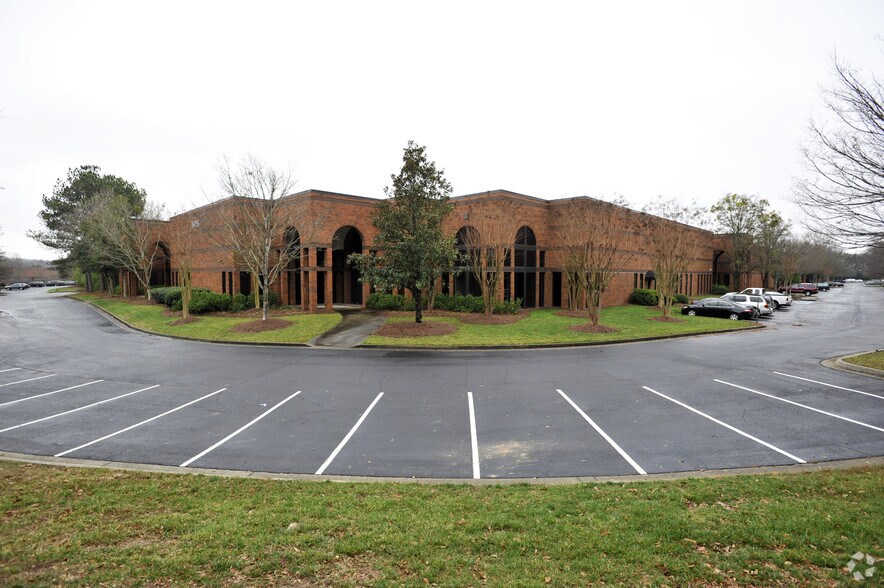 8055 Troon Cir, Austell, GA for sale - Primary Photo - Image 1 of 1