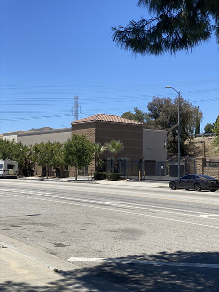 16065 Foothill Blvd, Sylmar, CA for sale - Primary Photo - Image 1 of 1