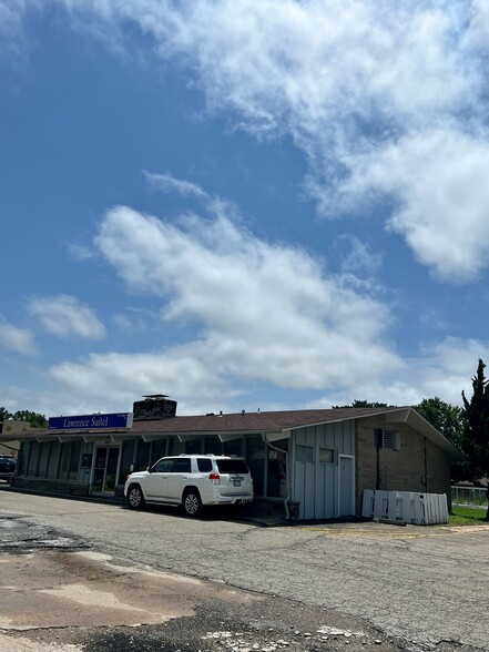 2907 W 6th St, Lawrence, KS for sale - Primary Photo - Image 1 of 11