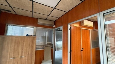 Retail in Montcada i Reixac, Barcelona for lease Interior Photo- Image 1 of 8