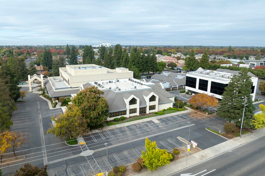 1421 Oakdale Rd, Modesto, CA for lease - Building Photo - Image 2 of 8