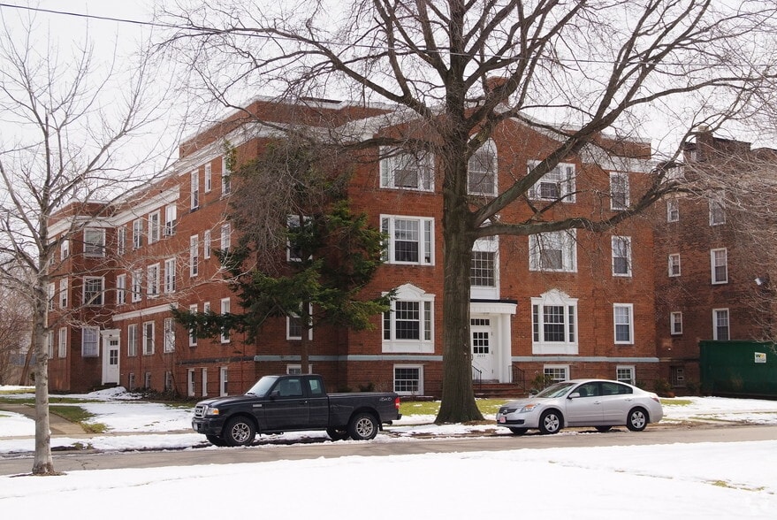 2653 N Moreland Blvd, Cleveland, OH for sale - Primary Photo - Image 1 of 2