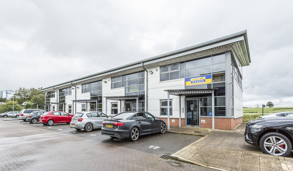 Trident Way, Blackburn for lease - Primary Photo - Image 1 of 4