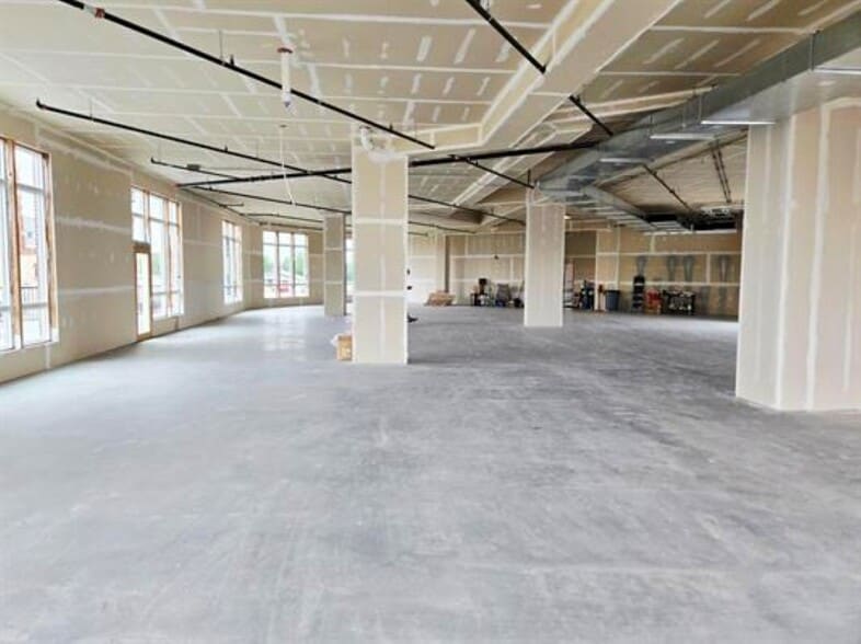 120 Twin Steeples Cir NE, Dyersville, IA for lease - Building Photo - Image 2 of 12