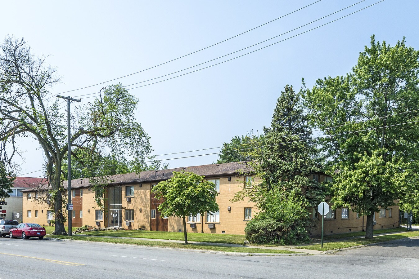 15373 Greenfield Rd, Detroit, MI 48227