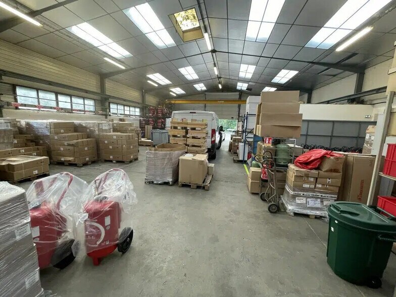 Industrial in Nantes for lease - Building Photo - Image 1 of 6