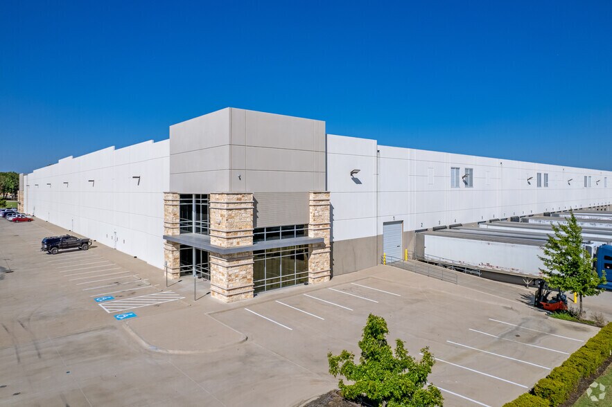 950 E Avenue K, Grand Prairie, TX for sale - Primary Photo - Image 1 of 1