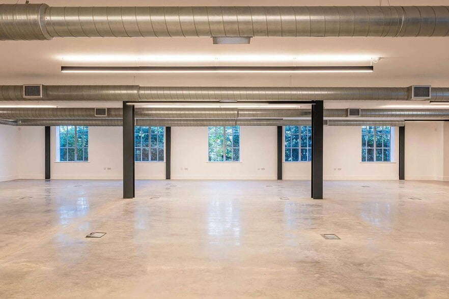 159 Mortlake Rd, Richmond for lease - Interior Photo - Image 3 of 8