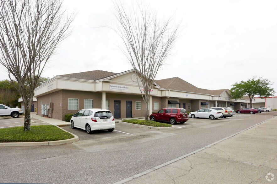 1035-1053 E Brandon Blvd, Brandon, FL for lease - Building Photo - Image 1 of 9