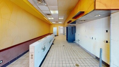 2702-2704 E Tremont Ave, Bronx, NY for lease Interior Photo- Image 2 of 7