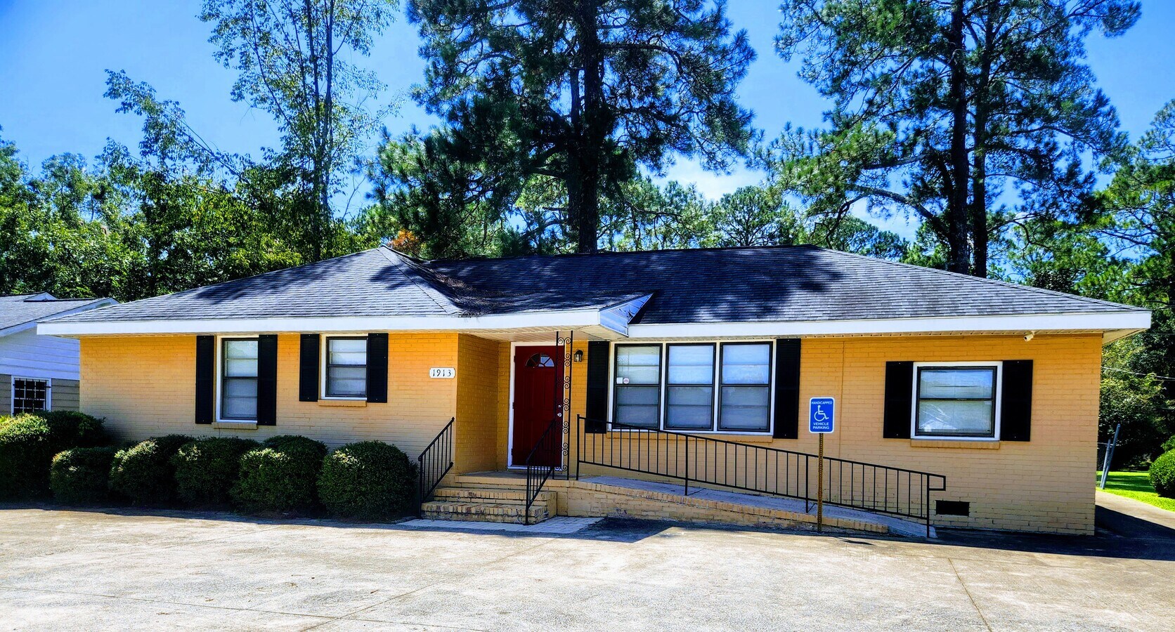 1913 Palmyra Rd, Albany, GA 31701