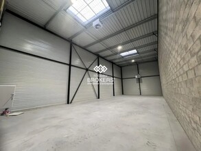Flex in Saint-Pierre-du-Perray for lease Interior Photo- Image 2 of 6