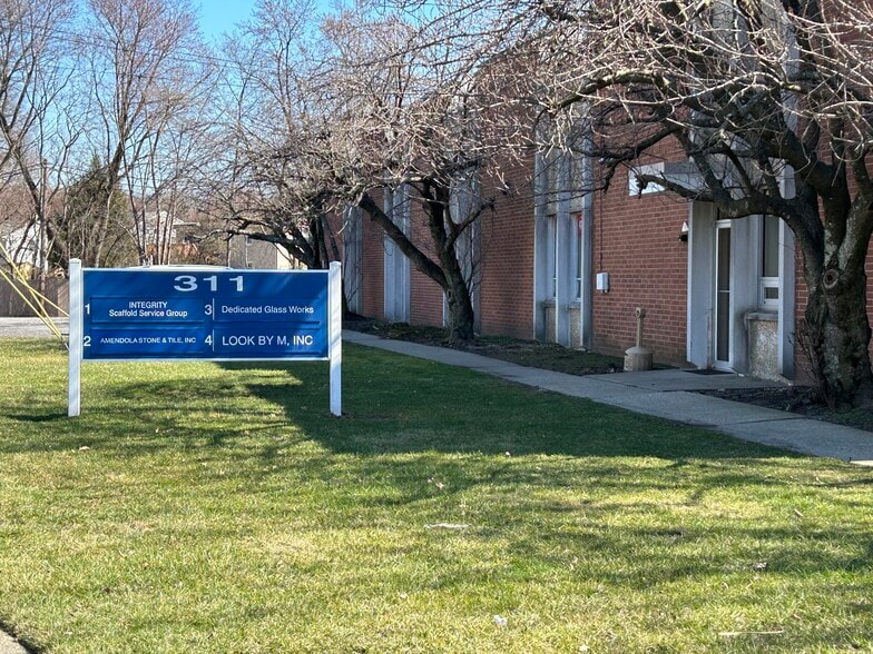 311 E Park St, Moonachie, NJ 07074