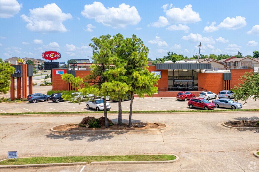 1608 Richmond Sq, Oklahoma City, OK for lease - Building Photo - Image 2 of 3