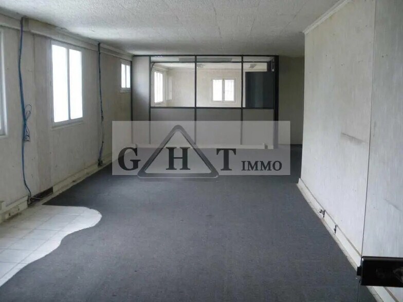 Industrial in Montmorency for sale - Interior Photo - Image 3 of 4