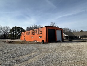 2600 NE Hudson Rd, Rogers, AR for lease Building Photo- Image 2 of 8