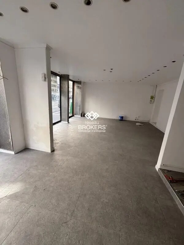 Retail in Paris for lease Interior Photo- Image 1 of 3