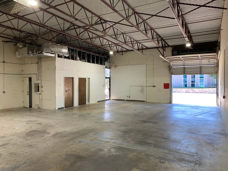 7600 Benbrook Pky, Benbrook, TX for lease - Building Photo - Image 2 of 5