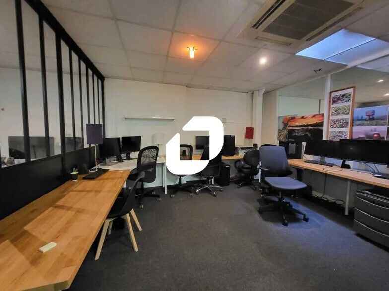 Office in Montrouge for lease - Building Photo - Image 3 of 13