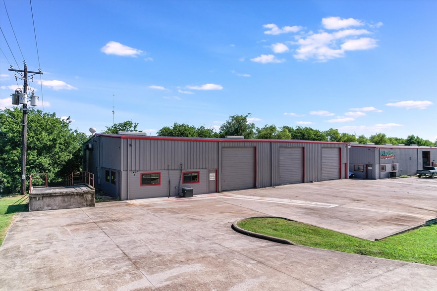 2457 Interstate Park Dr, Buda, TX for lease - Building Photo - Image 3 of 13
