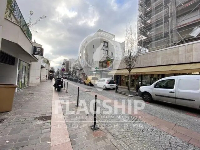 Retail in Courbevoie for lease - Building Photo - Image 2 of 5