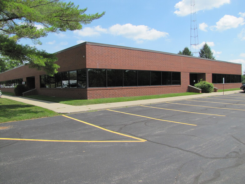 2302 Fox Dr, Champaign, IL for lease - Building Photo - Image 1 of 11