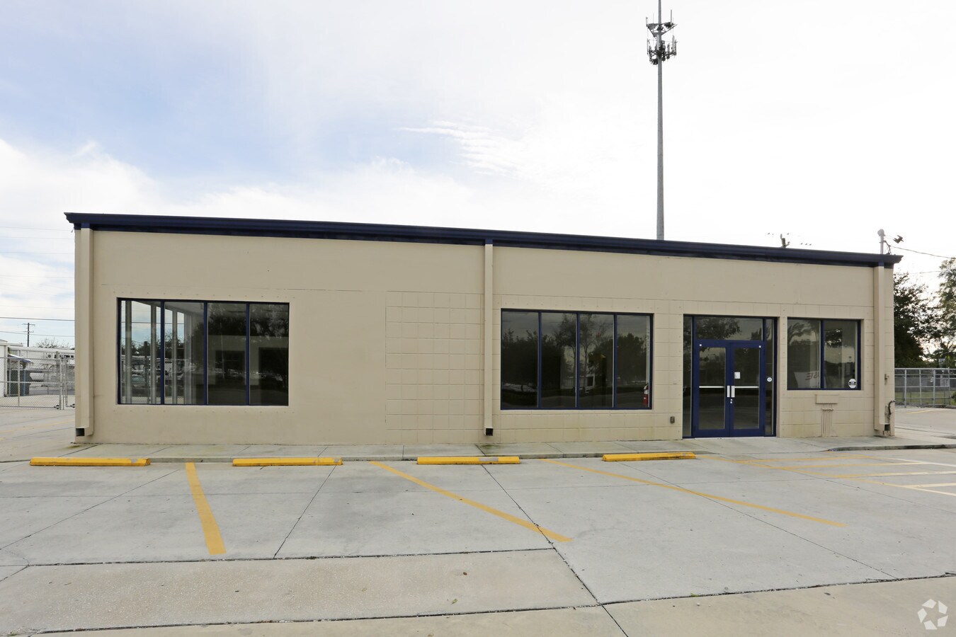 2068 Davis Blvd, Naples, FL 34104 | LoopNet