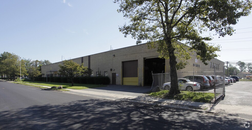 200 McKay Rd, Huntington, NY for sale - Primary Photo - Image 1 of 1