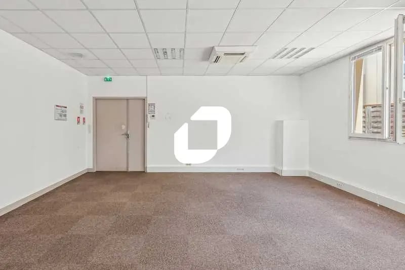 9 Bis Rue Delerue, Montrouge for lease Interior Photo- Image 1 of 7