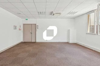 9 Bis Rue Delerue, Montrouge for lease Interior Photo- Image 1 of 7