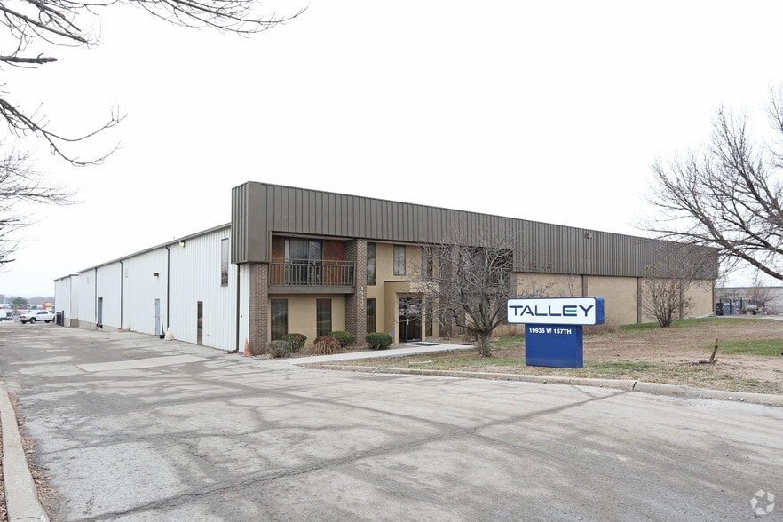 19935 W 157th St, Olathe, KS for sale - Primary Photo - Image 1 of 12