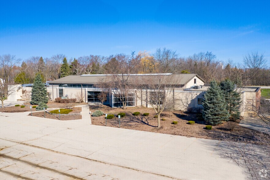 2525 3 Mile Rd, Racine, WI 53404