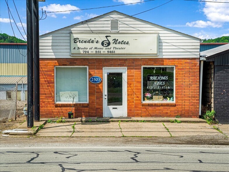 2503 Duss Ave, Ambridge, PA for sale - Primary Photo - Image 1 of 7