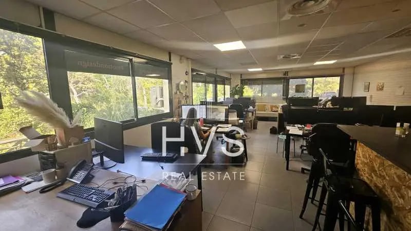 Office in Aix-en-Provence for lease - Interior Photo - Image 1 of 4