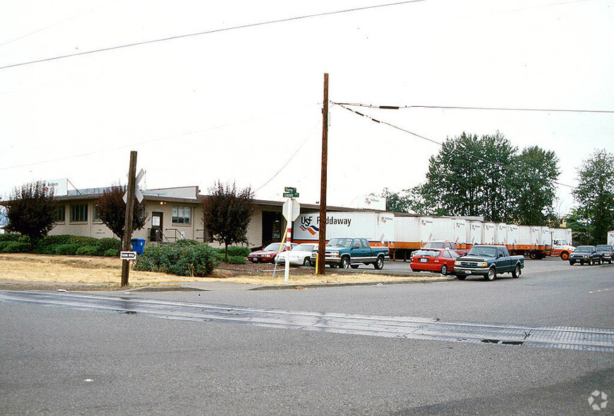 1955 E Lincoln Ave, Tacoma, WA for lease - Building Photo - Image 3 of 5