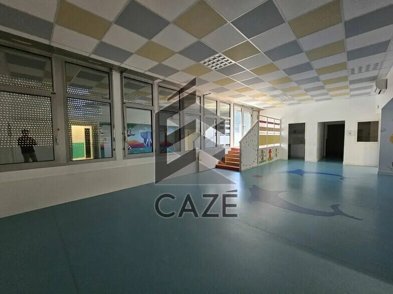 Office in Bordeaux for lease - Interior Photo - Image 2 of 3